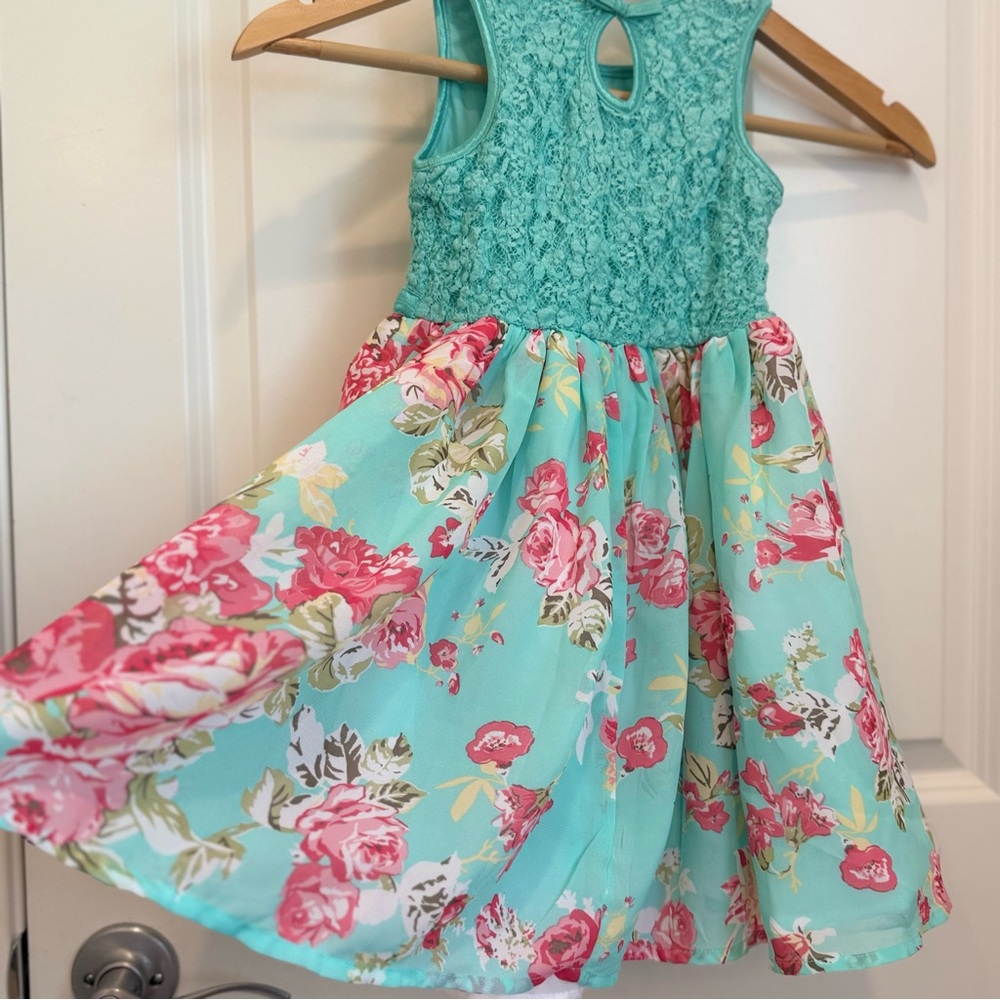 Little Girl Floral Summer Dress Size: 5yr Spring/Summer/Birthday Party/ Events - Picture 7 of 7